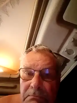 Snapshot of WildNomade chatting on 12, 6, 2026 WildNomade online show from 12, 6, 2026