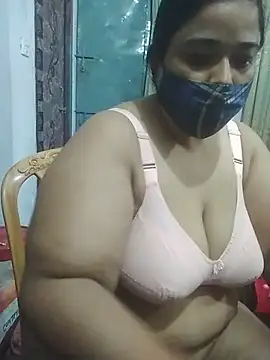 Snapshot of momo_loves chatting on 16, 4, 2026 momo loves online show from 16, 4, 2026