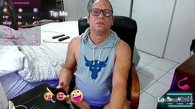 Snapshot of Daddy_1970 chatting on 1, 4, 2026 Daddy 1970 online show from 1, 4, 2026