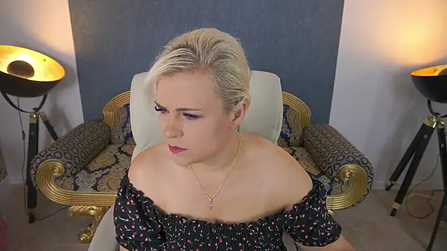 Snapshot of CrystalVibe chatting on 28, 4, 2026 CrystalVibe online show from 28, 4, 2026