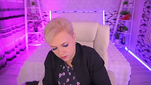 Snapshot of CrystalVibe chatting on 18, 5, 2026 CrystalVibe online show from 18, 5, 2026