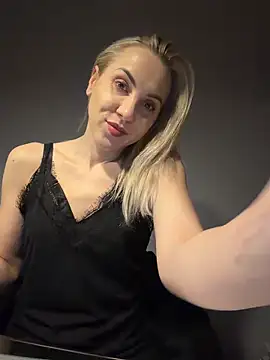 ElenaWhitmore online show from 11, 4, 2026