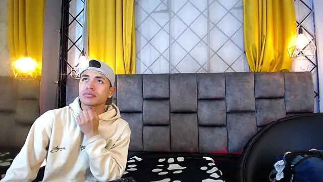 Snapshot of Maik_Russo chatting on 4, 2, 2026 Maik Russo online show from 4, 2, 2026