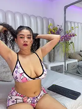 Snapshot of CamilaCastillo chatting on 7, 7, 2026 CamilaCastillo online show from 7, 7, 2026
