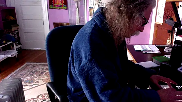 Snapshot of LickYourYoni chatting on 25, 4, 2026 LickYourYoni online show from 25, 4, 2026