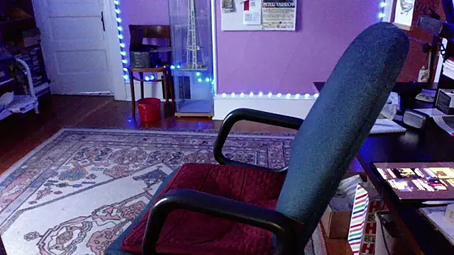 Snapshot of LickYourYoni chatting on 4, 5, 2026 LickYourYoni online show from 4, 5, 2026