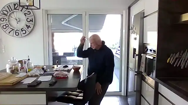 Helinetrav online show from 25, 2, 2026