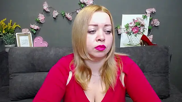 Snapshot of OliviaVerr chatting on 12, 1, 2026 OliviaVerr online show from 12, 1, 2026