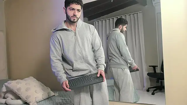 Snapshot of Thiago_moretti chatting on 11, 1, 2026 Thiago moretti online show from 11, 1, 2026