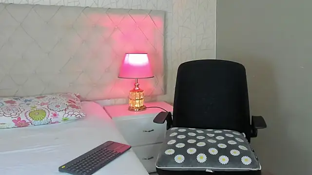 TinyRosee online show from 5, 2, 2026