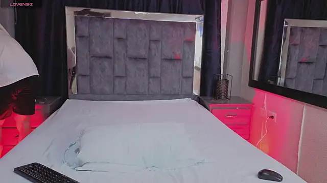 LeoMonnroe online show from 13, 4, 2026