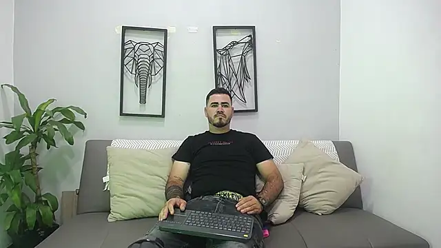 Aronhilton online show from 13, 1, 2026