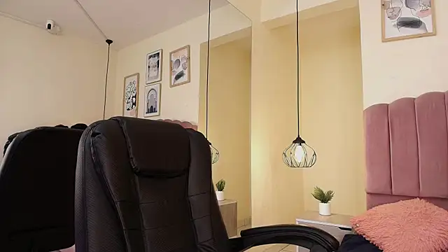 Hanabie  online show from 14, 4, 2026