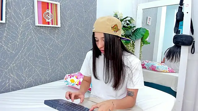 ViictoriiaSaenz online show from 8, 5, 2026