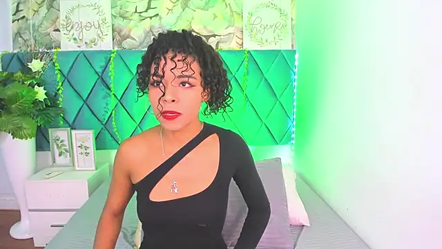 Snapshot of AlexiiaBrown chatting on 22, 4, 2026 AlexiiaBrown online show from 22, 4, 2026