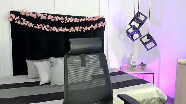 Abriil cutee online show from 4, 4, 2026