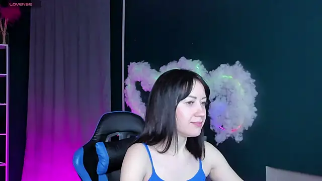 Amily Warren online show from 6, 3, 2026