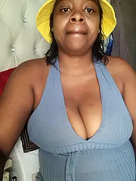 Snapshot of bigboobylicious chatting on 7, 4, 2026 bigboobylicious online show from 7, 4, 2026