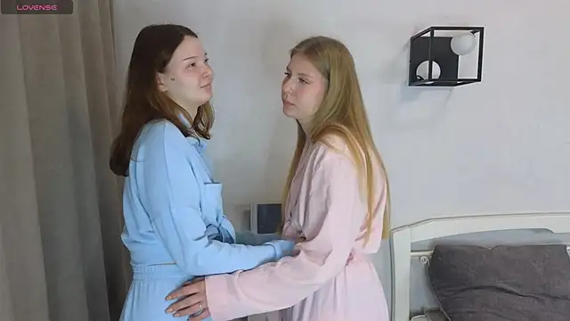 TessieNoffsinger online show from 12, 4, 2026