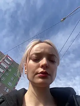 aka Blonde online show from 8, 4, 2026