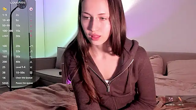 julie qwerty online show from 16, 3, 2026