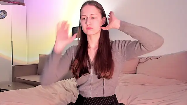 julie qwerty online show from 17, 3, 2026