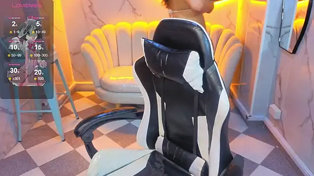 Clhoe b online show from 11, 4, 2026