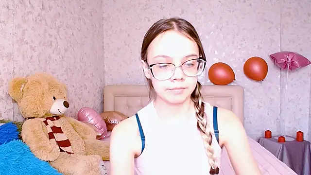 LolliStrawberry online show from 25, 3, 2026