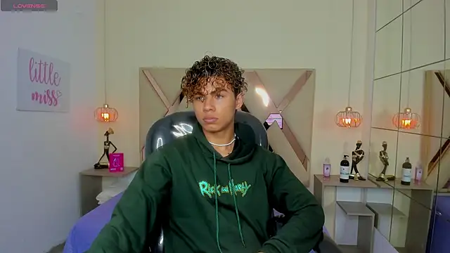 Snapshot of Anyelo_Twink chatting on 4, 6, 2026 Anyelo Twink online show from 4, 6, 2026