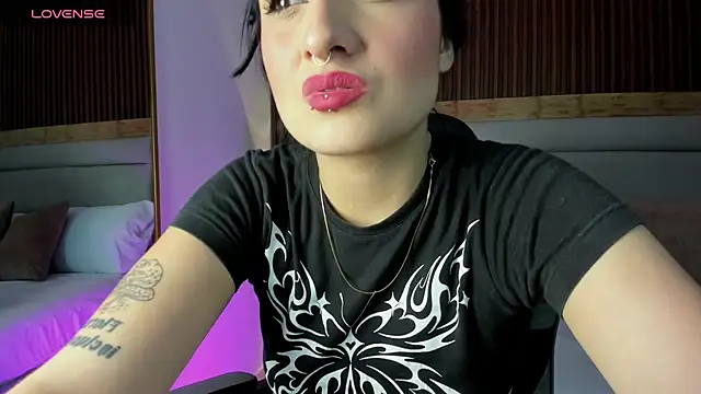 emma hiltonn  online show from 12, 5, 2026