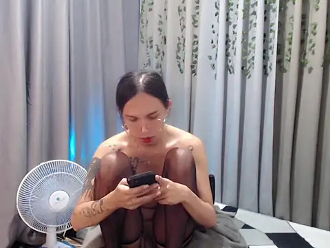 LOVELYMAYUMIE online show from 14, 12, 2024