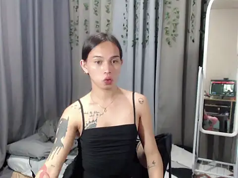 LOVELYMAYUMIE online show from 2, 2, 2025