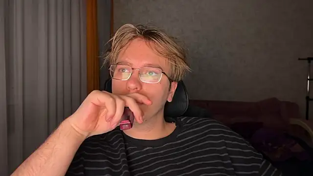 Snapshot of HairyVit chatting on 3, 2, 2026 HairyVit online show from 3, 2, 2026