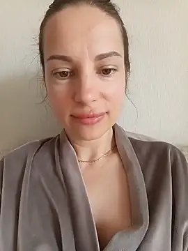 Snapshot of She-Moon chatting on 17, 6, 2026 She-Moon online show from 17, 6, 2026