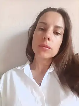 Snapshot of She-Moon chatting on 5, 7, 2026 She-Moon online show from 5, 7, 2026