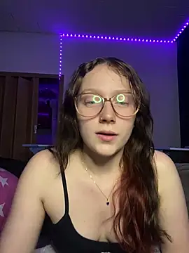 YoungLisaa18 online show from 11, 2, 2026