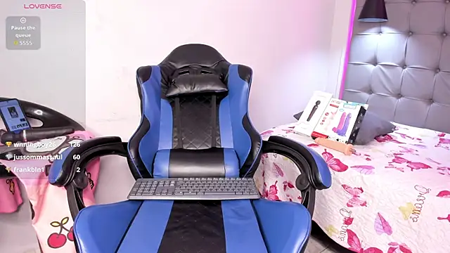 scarletcherry18 online show from 9, 4, 2026