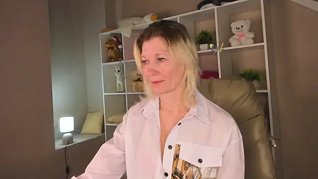 Julie Lucas online show from 2, 3, 2026