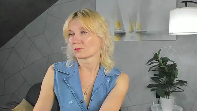 Julie Lucas online show from 25, 6, 2026