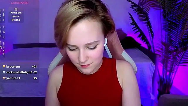 Snapshot of Ellie_Heavenly chatting on 1, 2, 2026 Ellie Heavenly online show from 1, 2, 2026