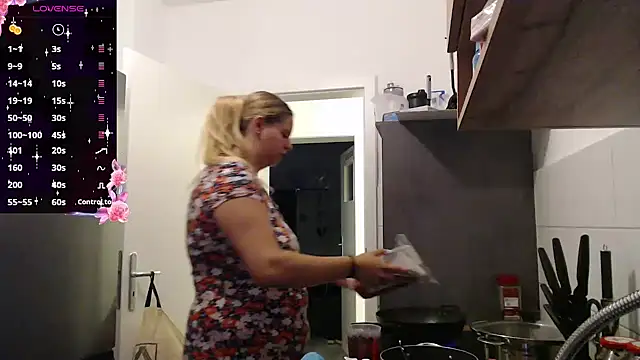 Mia lou05 online show from 13, 7, 2026