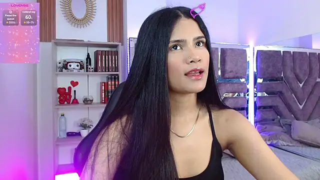 Snapshot of Violet_Collins1 chatting on 1, 2, 2026 Violet Collins1 online show from 1, 2, 2026