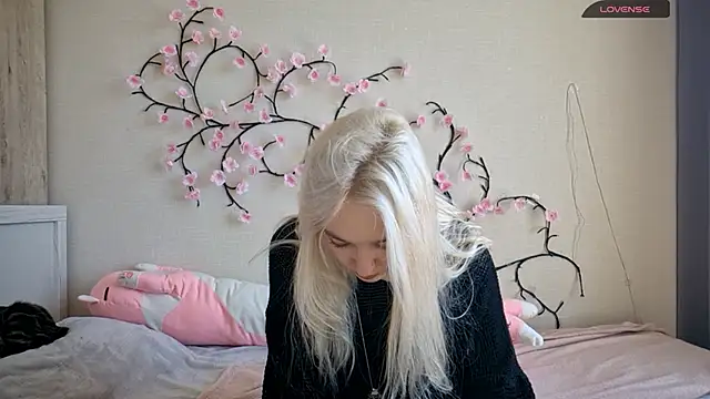 MisaMew online show from 28, 4, 2026