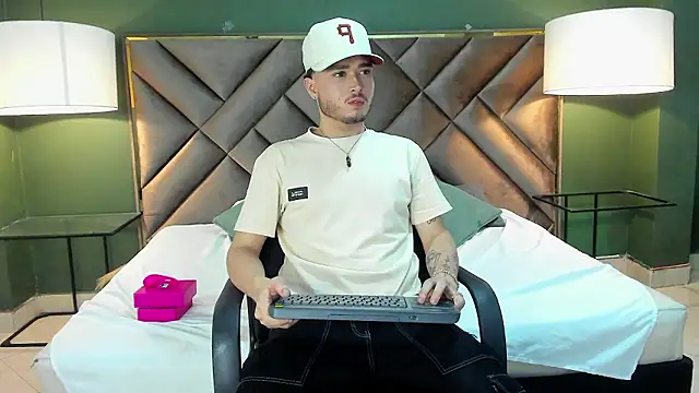 Snapshot of Salvattore_Muller chatting on 17, 2, 2026 Salvattore Muller online show from 17, 2, 2026