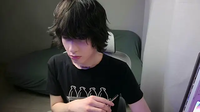 Snapshot of LeonBoykisser chatting on 6, 2, 2026 LeonBoykisser online show from 6, 2, 2026