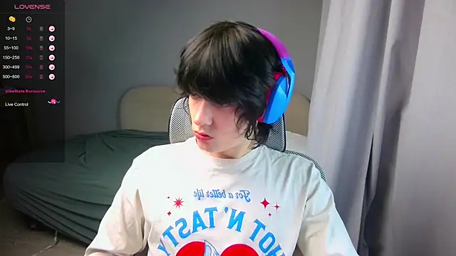 LeonBoykisser online show from 5, 3, 2026