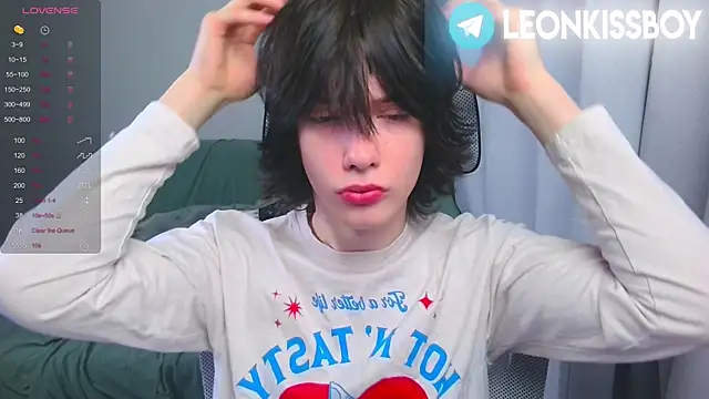 LeonBoykisser online show from 10, 4, 2026