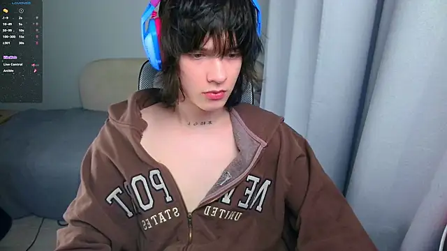 Snapshot of LeonBoykisser chatting on 7, 6, 2026 LeonBoykisser online show from 7, 6, 2026