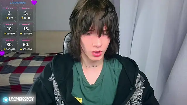 Snapshot of LeonBoykisser chatting on 2, 7, 2026 LeonBoykisser online show from 2, 7, 2026
