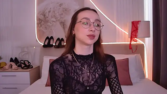 Snapshot of Emily_Simon chatting on 3, 7, 2026 Emily Simon online show from 3, 7, 2026